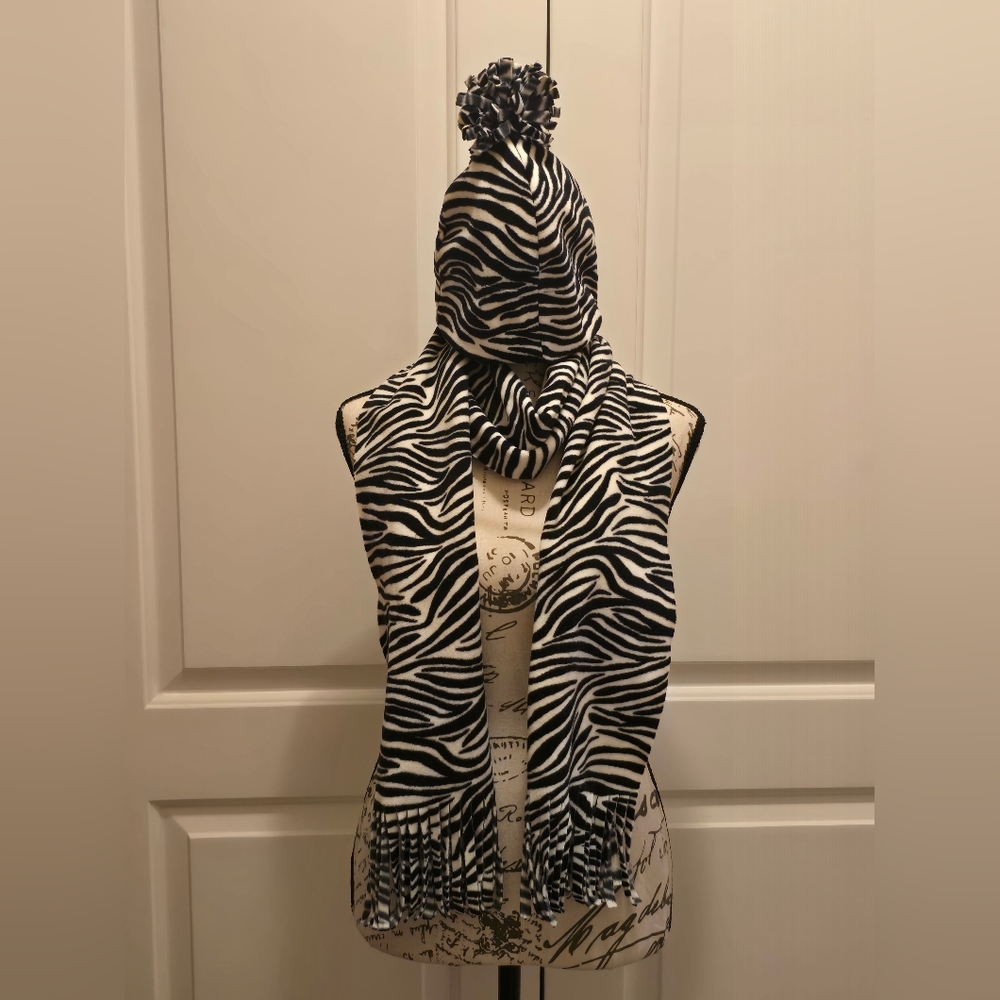 Old Navy Fleece Scarf & Hat Black & White Zebra Print One Size NWOT